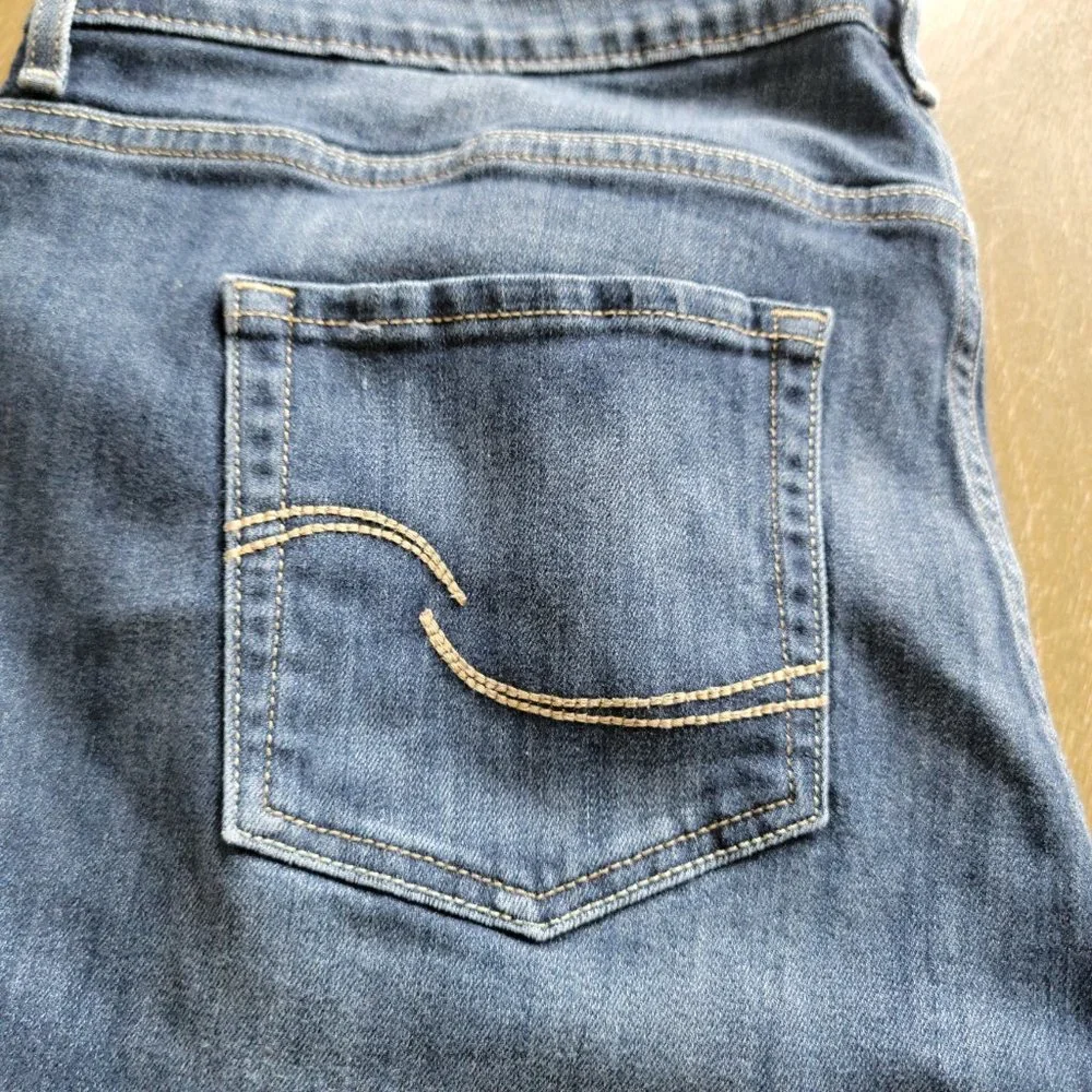 ECO FRIENDLY Levi's Signature Gold Jeans - Picture 11 of 16